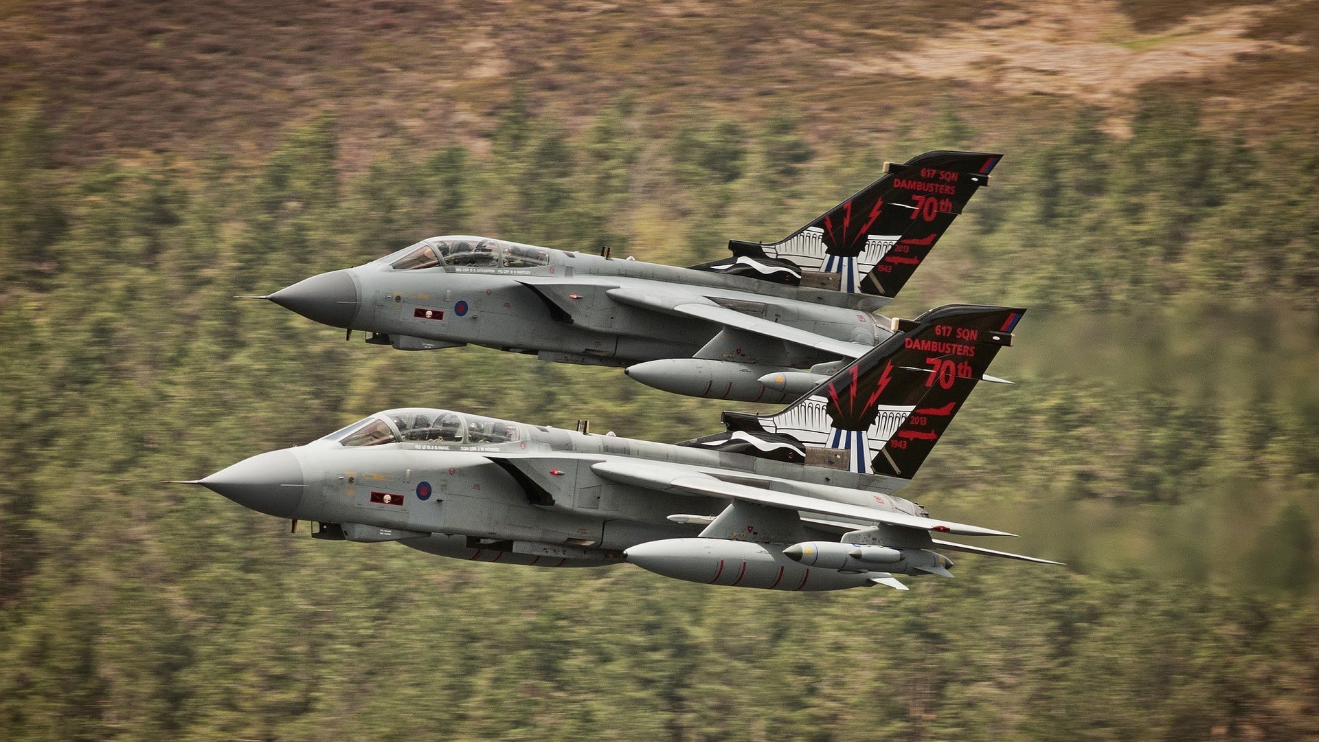 一夫当关与万箭齐发，绿茵场上尊严的两种注解